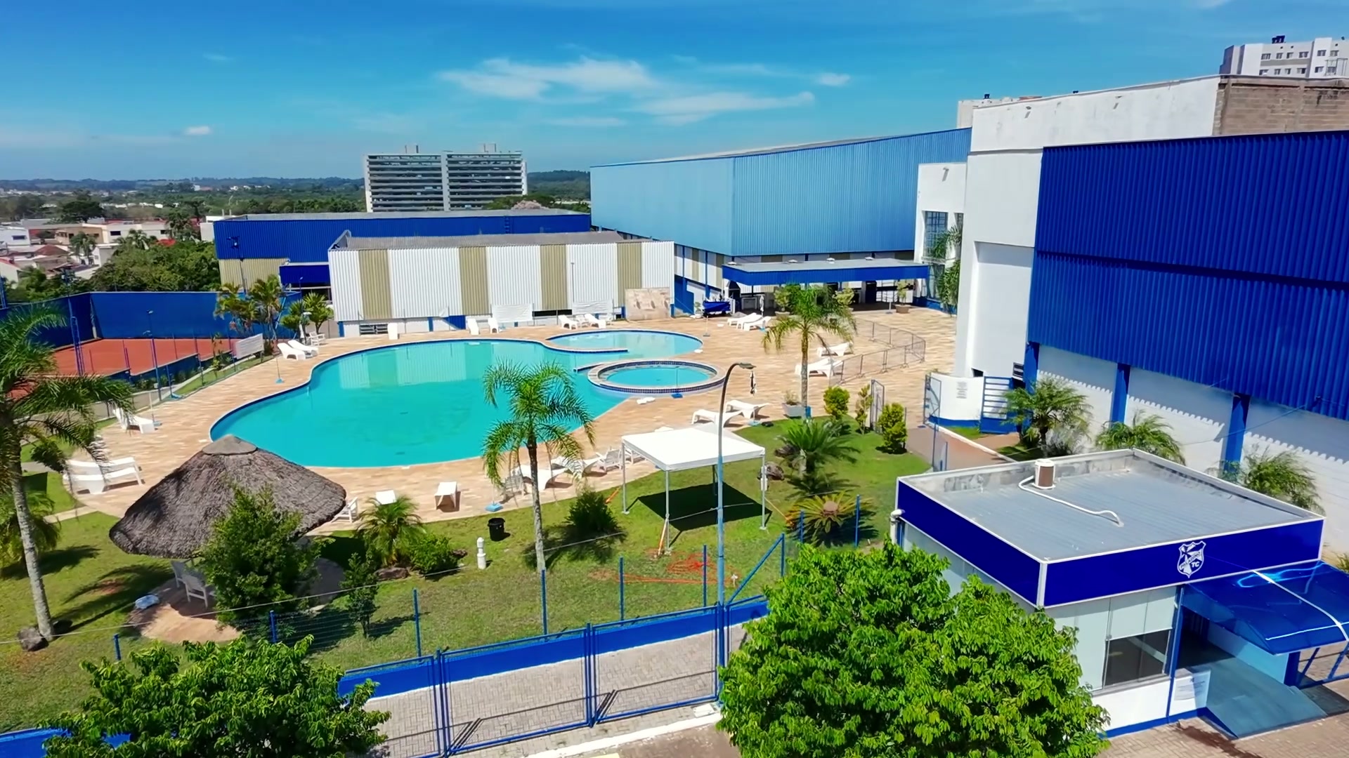 Piscinas internas e externas